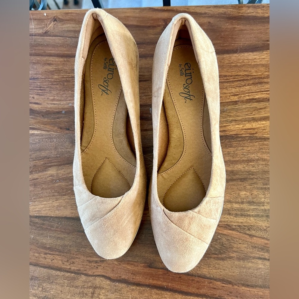 NWOT Euro soft faux suede pumps 2” heel size 7 Never worn